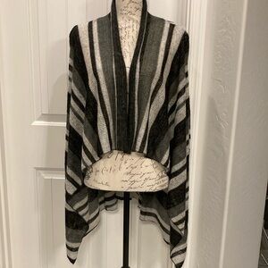 ONE WORLD Gray and Black Open Front Shrug with Shawl Collar Size 1X